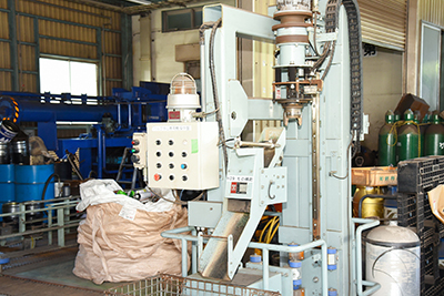 全自動バルブはずし機